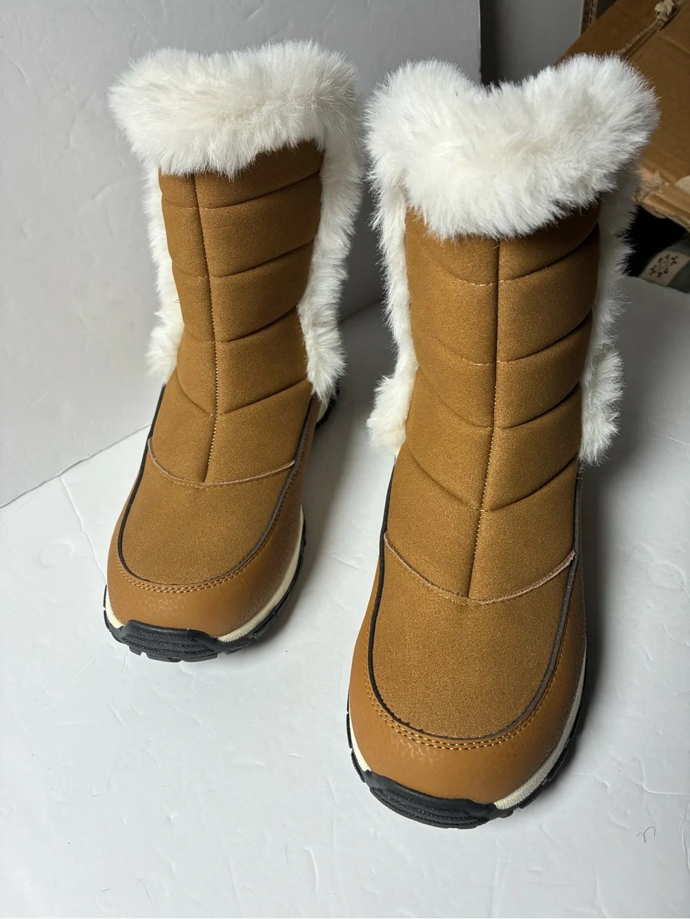 Lands' End Women's Tan Winter Boots with White Faux-Fur Collar
